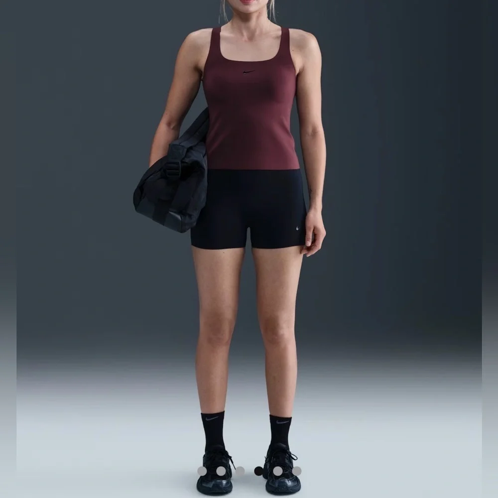 NWOT Nike Form Stealth Evaporation Technology Tank Top in Burgandy Sz XS